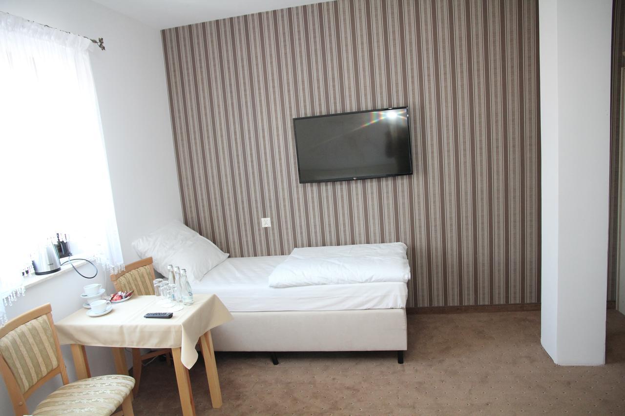 Hotel Gosciniec Pod Mlynem Inowrocław Exterior foto